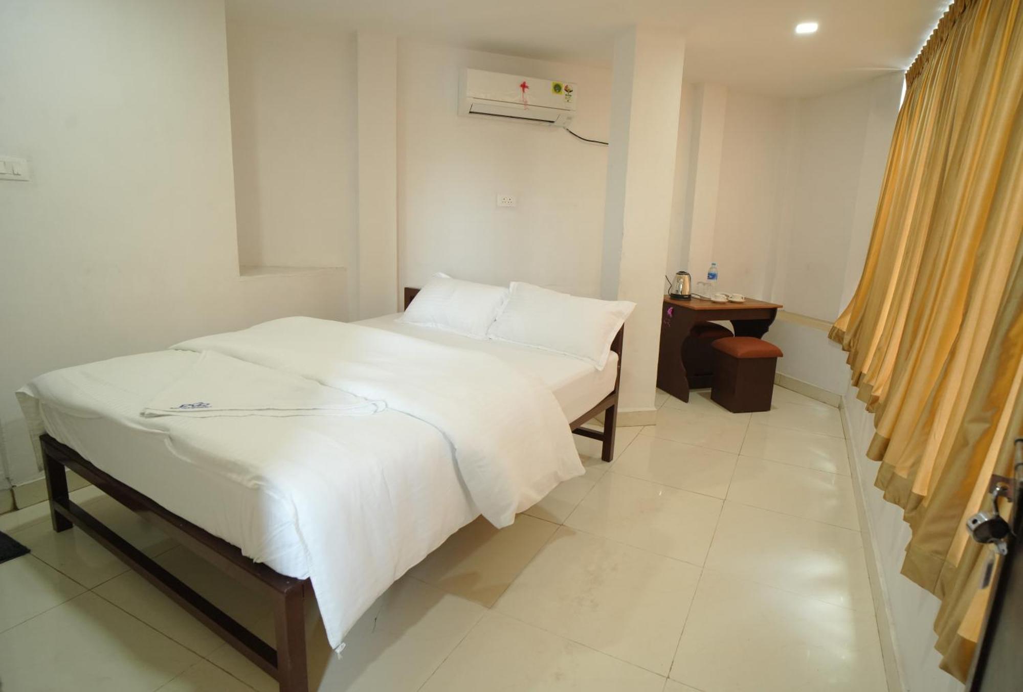 Отель Port View Residency Pvr Недумбассери Экстерьер фото