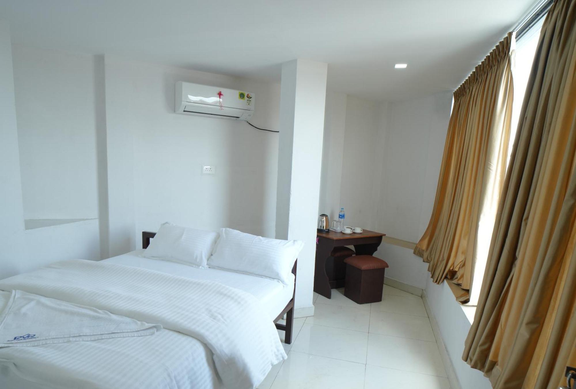Отель Port View Residency Pvr Недумбассери Экстерьер фото