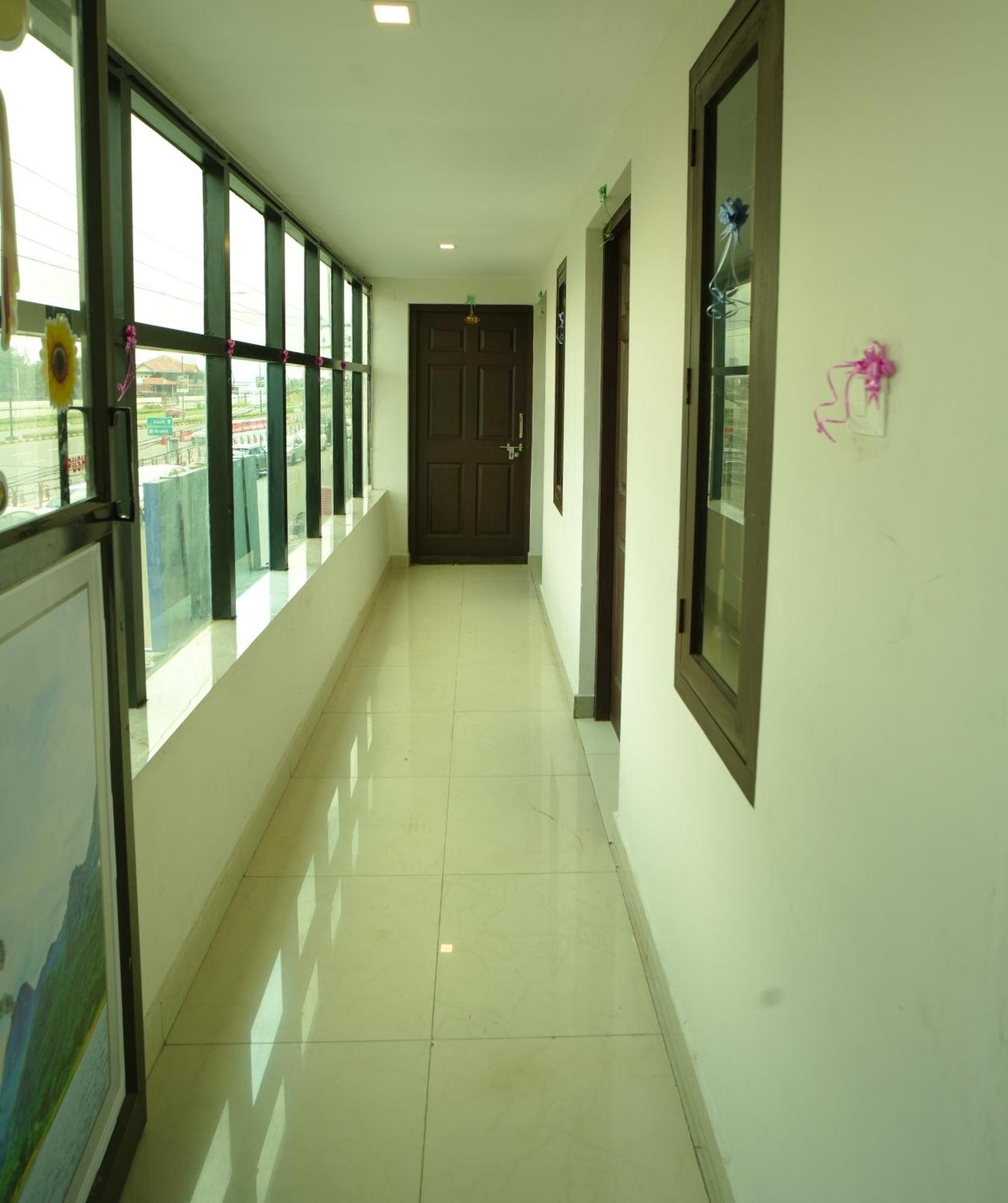 Отель Port View Residency Pvr Недумбассери Экстерьер фото