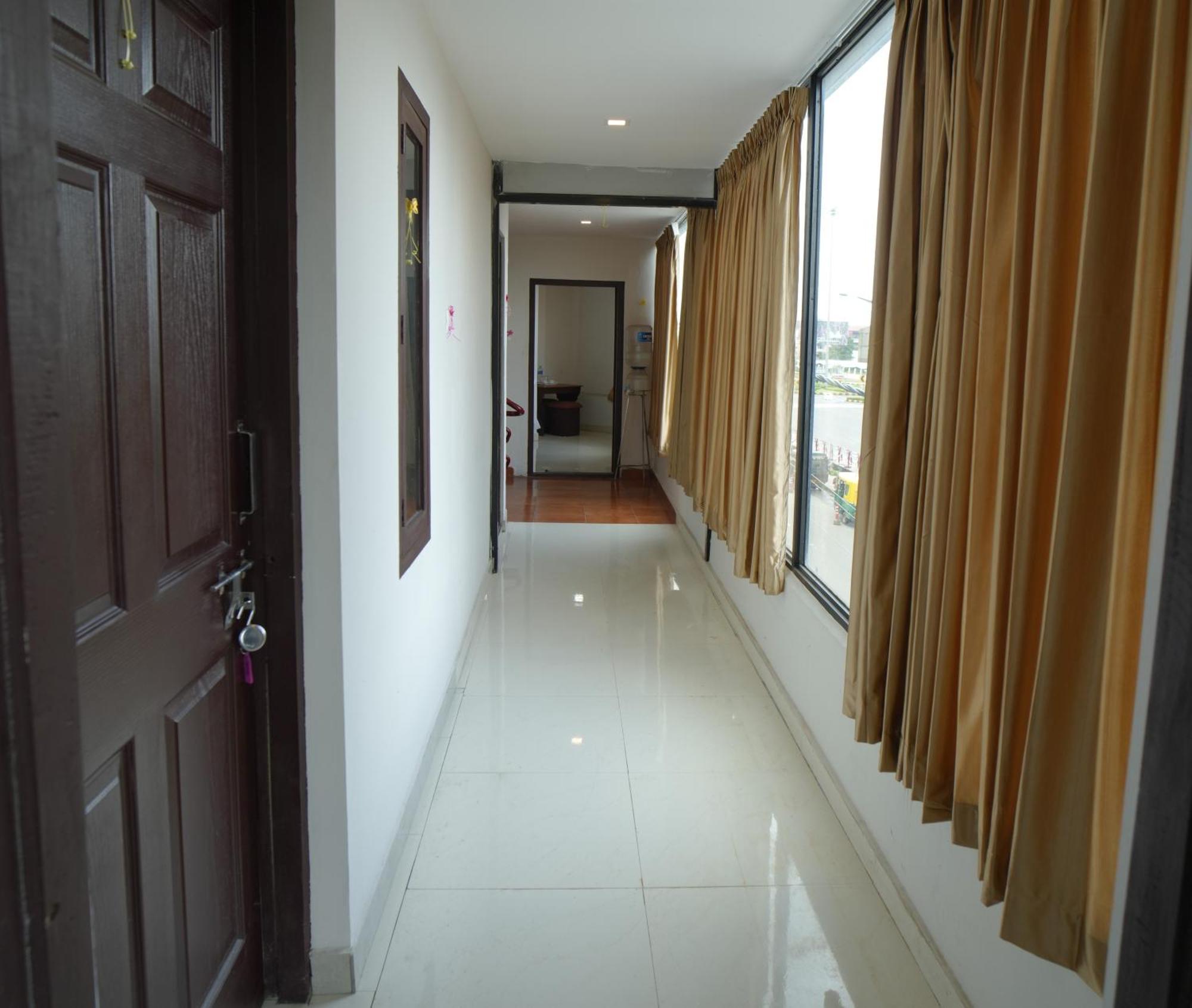 Отель Port View Residency Pvr Недумбассери Экстерьер фото