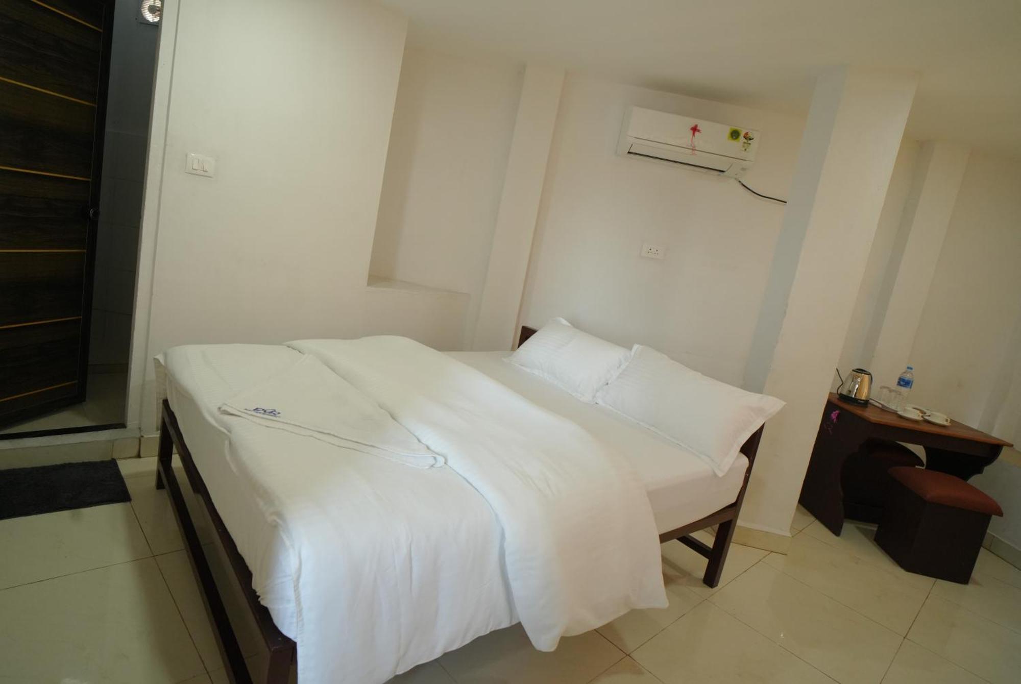 Отель Port View Residency Pvr Недумбассери Экстерьер фото