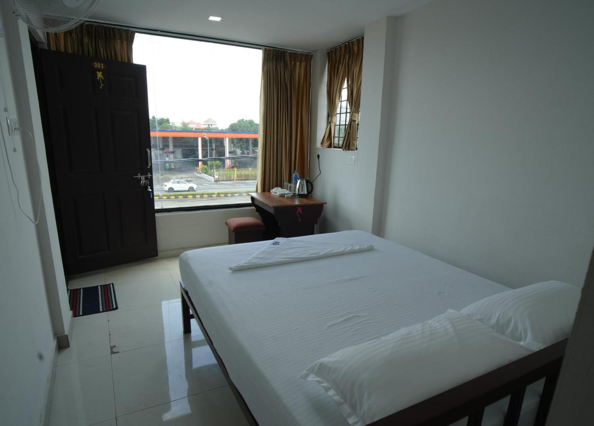Отель Port View Residency Pvr Недумбассери Экстерьер фото