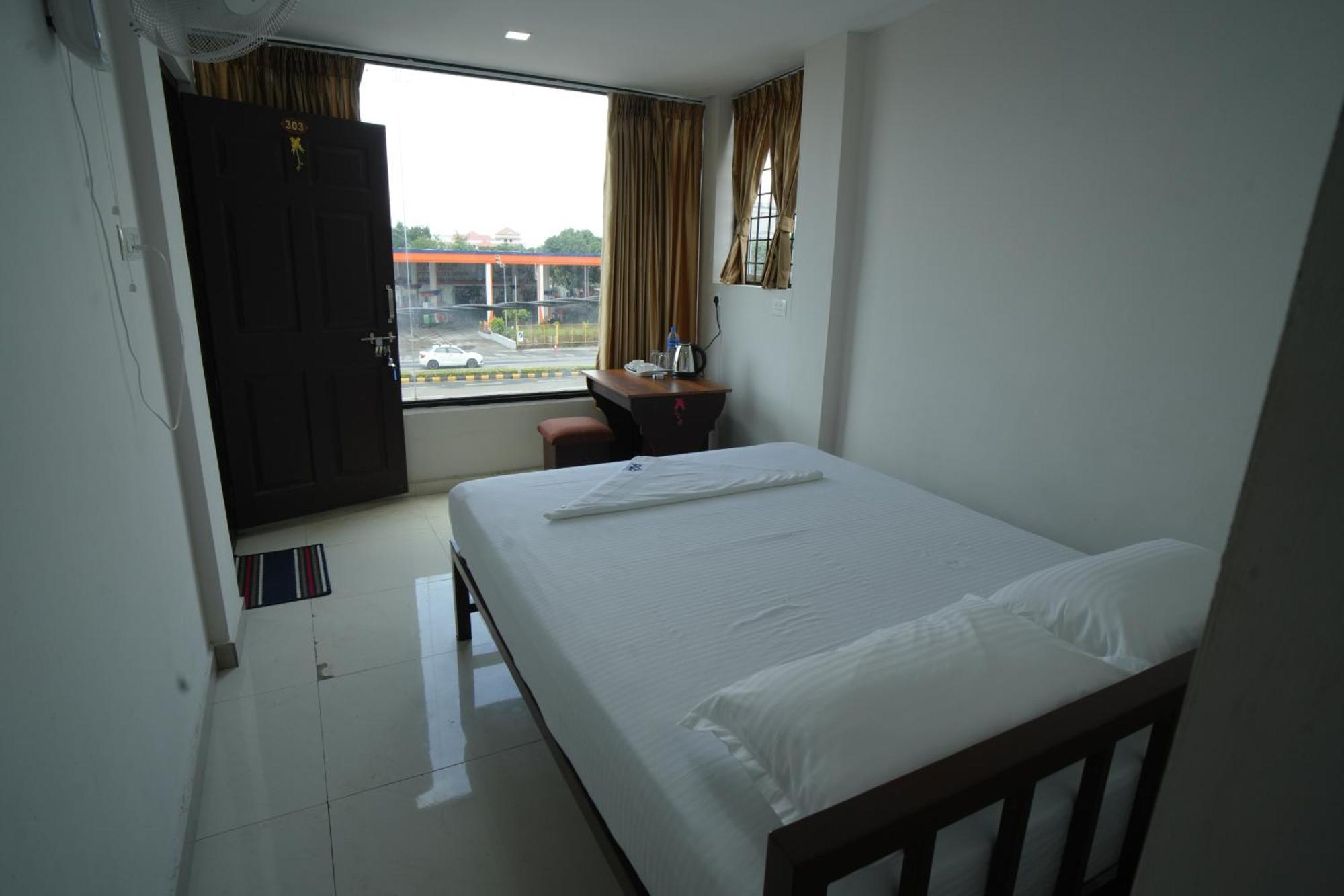 Отель Port View Residency Pvr Недумбассери Экстерьер фото