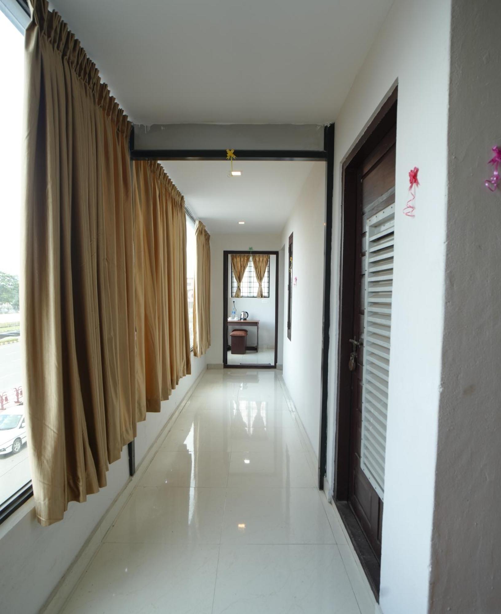Отель Port View Residency Pvr Недумбассери Экстерьер фото