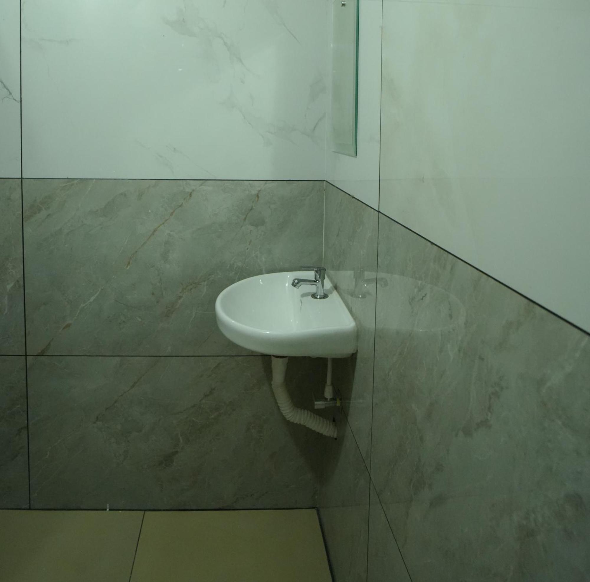 Отель Port View Residency Pvr Недумбассери Экстерьер фото