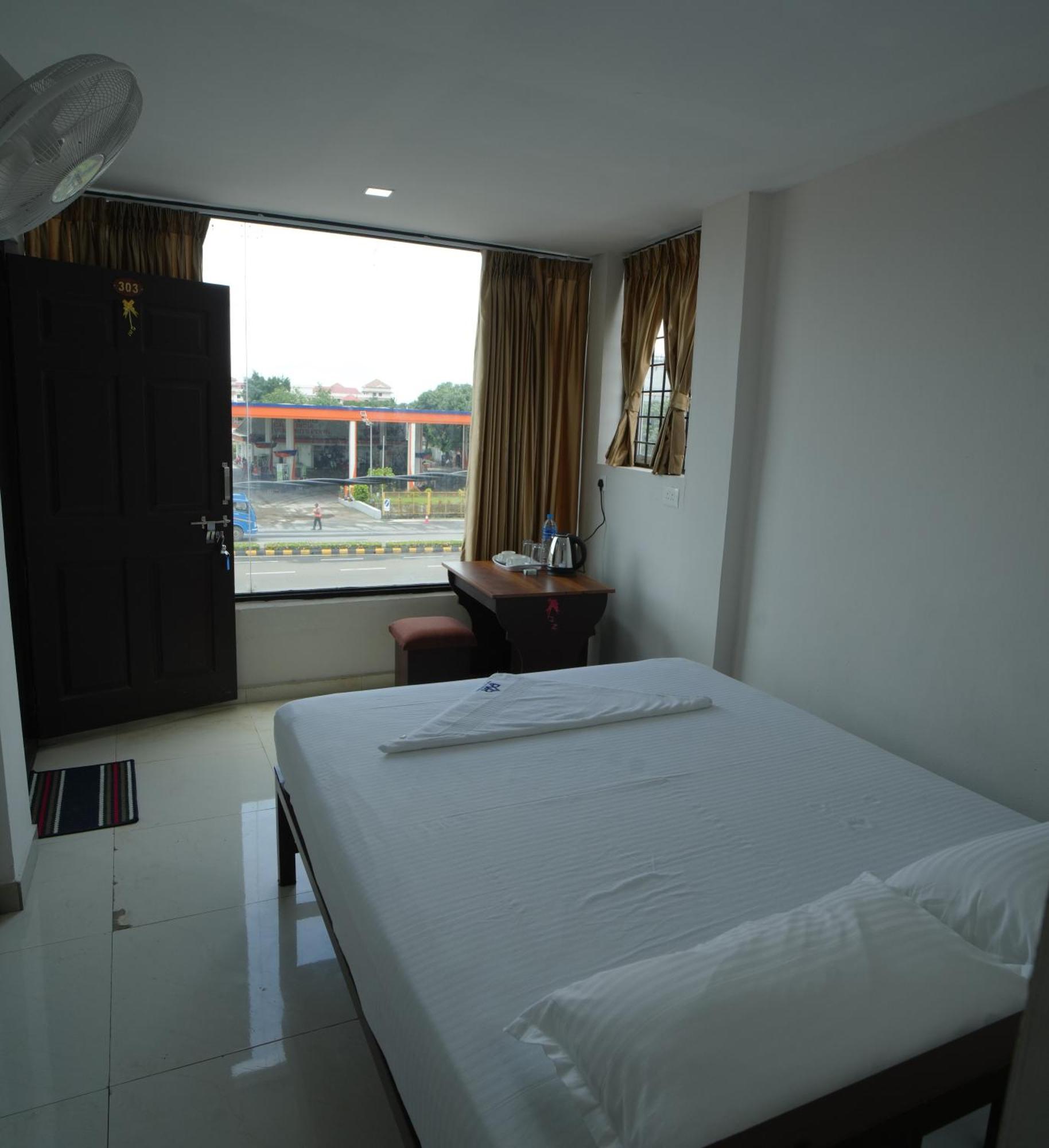 Отель Port View Residency Pvr Недумбассери Экстерьер фото