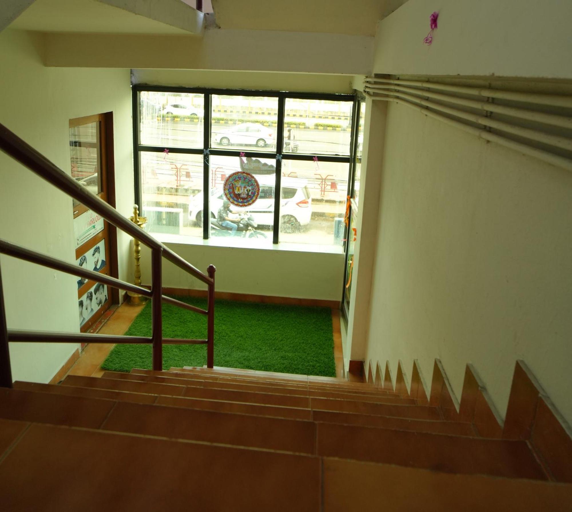 Отель Port View Residency Pvr Недумбассери Экстерьер фото